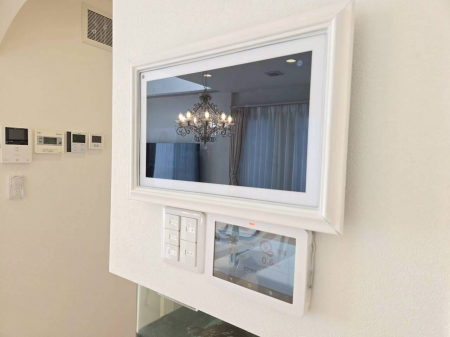 �@�y���z���p�l���̃��j�^�[�z���z�����d�V�X�e���𓋍ڂ��A�ƌv�ɗD�����G�R�ȕ�炵�������B���X�̔��d�ʂ�g�p�d�͂����j�^�[�Ń��A���^�C���Ɋm�F�ł��A�y���݂Ȃ���ߓd�Ɏ��g�߂܂���