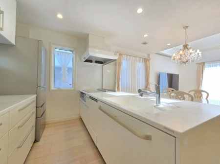 �L�b�`���@�y�L�b�`���z��i�Ő������̂���f�U�C���L�b�`���B��ƃX�y�[�X���L���m�ۂ���Ă���A���������₷���݌v�ɂȂ��Ă���܂���Ƒ��̉�b���y���݂Ȃ��璲�����ł��܂��ˁI