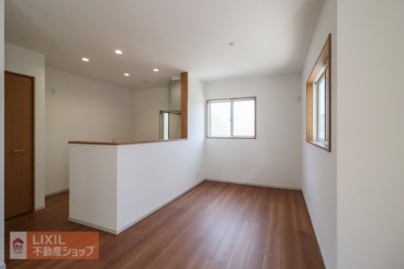 �@�y�_�C�j���O�z���n�����ʐ^�B�Ƒ��ł��낰��_�C�j���O�ł��B�Ζʎ��L�b�`���ł��H���̏��������Ȃ��炲�Ƒ��Ƃ̉�b���y���߂܂��B