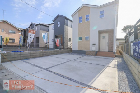 �@�y���ԏ�^���n�����ʐ^�z�������Ƃ������ԃX�y�[�X�́A����2�䒓�ԉ\�B���ԏ�̓R���N���[�g�Ŏd�グ���Ă���A���Ԃ�����Â炢�ł��B�J�[�|�[�g������Ă������܂��B