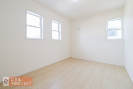 �Q���@�y�Q���^���n�����ʐ^�z2�K6���̗m���ł��B�N���[�[�b�g�����Ă��܂��̂ŁA�w�K���A�x�b�h��ݒu����ƁA�q�������Ƃ��Ă͂��傤�Ǘǂ��T�C�Y���Ǝv���܂��B�o���R�j�[�֒��ڏo���肪�ł��܂��B