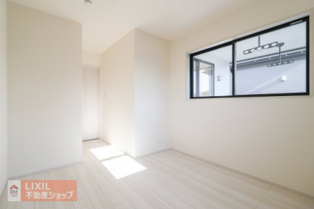 �q�������@�y�q�������^���n�����ʐ^�z2�K5.75���̗m���ł��B�N���[�[�b�g�����Ă��܂��̂ŁA�w�K���A�x�b�h��ݒu����ƁA�q�������Ƃ��Ă͂��傤�Ǘǂ��T�C�Y���Ǝv���܂��B���n�ł��m�F���������B