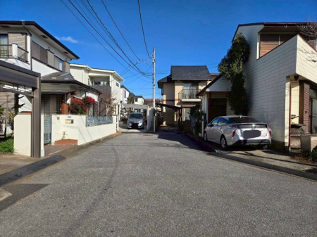 ���̑��@���͂͗����������X���݂��L����ՐÂȏZ��X�B�O�ʓ��H�͏\���ȕ���������A���o�I�ɂ��J�������ӂ��Z�����ۂ���Ă��܂��B