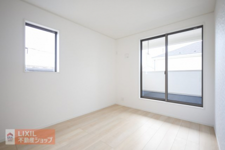 �Q���@�y�Q���^���n�����ʐ^�z2�K6.5���̗m���ł��B�N���[�[�b�g�����Ă��܂��̂ŁA�w�K���A�x�b�h��ݒu����ƁA�q�������Ƃ��Ă͂��傤�Ǘǂ��T�C�Y���Ǝv���܂��B�o���R�j�[�֒��ڏo���肪�ł��܂��B