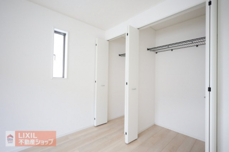 ���[�@�y���[�^���n�����ʐ^�z���s�̂���N���[�[�b�g�������ɂ��Ă��܂��B��e�ʂ̎��[���b�N�Ȃǂ�u�����Ƃ��ł��܂��̂ŁA���ו��̗ʂɍ��킹�ė��p���邱�Ƃ��\�ł��B