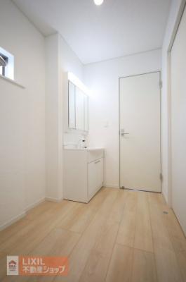 ���ʑ�E���ʏ��@�y�������ʉ��ϑ�^���n�����ʐ^�z�O�ʋ��^�C�v�̓Ɨ����ʑ�ł��B���̗��͎��[�ɂȂ��Ă���A���Ƒ��̊F�l�ŕ֗��ɗ��p���������܂��B�����̎��[�́A���p�i�����[����̂Ƀs�b�^���ł��B