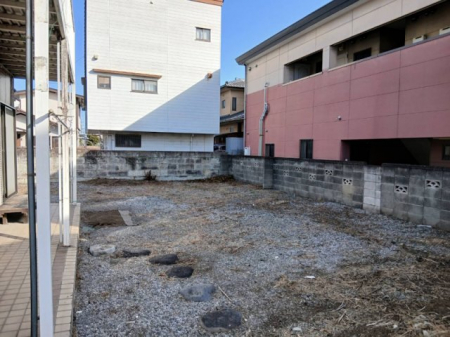 ���̑��@�y�쑤��X�y�[�X�z�쑤�Ɍ����������Ă��܂����A�~�n���L���ׁA�k���Ɍ������񂹂Ĕz�u���邱�ƂŁA�~�ł��P�K��LDK�ɓ�������݌v���\�ł��B