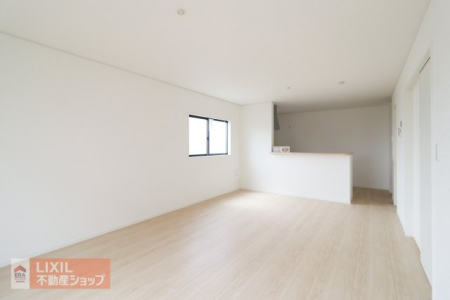 �@�y�_�C�j���O�z���n�����ʐ^�B�Ƒ��ł��낰��_�C�j���O�ł��B�Ζʎ��L�b�`���ł��H���̏��������Ȃ��炲�Ƒ��Ƃ̉�b���y���߂܂��B