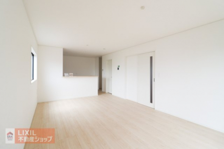�@�y�_�C�j���O�z���n�����ʐ^�B�Ƒ��ł��낰��_�C�j���O�ł��B�Ζʎ��L�b�`���ł��H���̏��������Ȃ��炲�Ƒ��Ƃ̉�b���y���߂܂��B