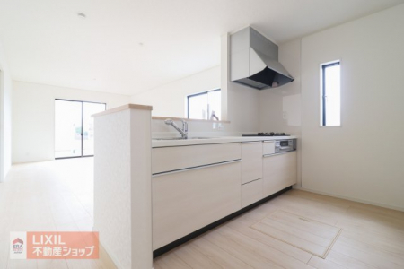 �L�b�`���@�y�L�b�`���z�Ζʎ��L�b�`���J�E���^�[�ł��q�l�̗l�q�����Ȃ��痿�����o���܂��B�X���C�h���[�ő傫�Ȓ����������N���N���[��