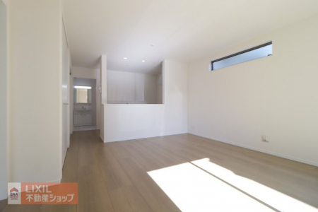 �@�y�_�C�j���O�z���n�����ʐ^�B�Ƒ��ł��낰��_�C�j���O�ł��B�Ζʎ��L�b�`���ł��H���̏��������Ȃ��炲�Ƒ��Ƃ̉�b���y���߂܂��B�_�C�j���O�e�[�u����u���Ă���Ƃ�̂���L���ł��B