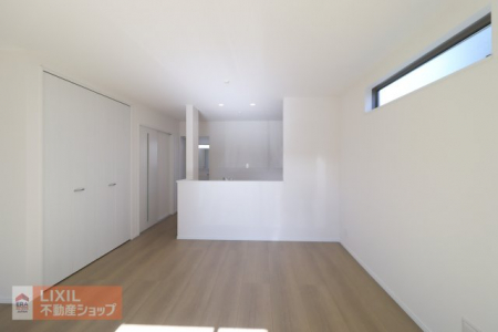 �@�y���r���O�_�C�j���O�z���n�����ʐ^�B�Ƒ��ŉ߂����邭�났�̋�Ԃ͖��邢�̌�������ɔz�u���Ă���Ƌ�̃��C�A�E�g�����₷���ł�