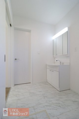 �@�y�E�ߏ��z���n�����ʐ^�B���ʒE�ߏ��͂������Ƃ����X�y�[�X�Ŏg���₷���ł��B���q�l�ƈꏏ�ɓ����Ă���Ƃ�̍L��