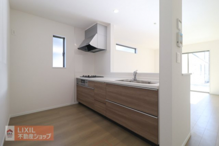 �L�b�`���@�y�L�b�`���z���n�����ʐ^�B�L�b�`���p�l���͐F�X�ȉƋ�ɍ��킹�₷���i�`�������E�b�h�e�C�X�g�ł��B�S�̂����n����J�E���^�[�L�b�`���ŉƑ��̉�b���e�݂܂��ˁ�