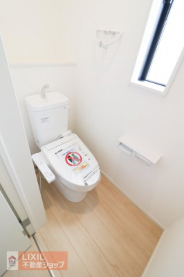 �g�C���@�y�g�C���z���n�����ʐ^�B�������g�[�֍��t���B���������Ă���̌��Ɗ��C���ł���悤�ɂȂ��Ă��܂��B�Q�K�ɂ��g�C�����������܂��B