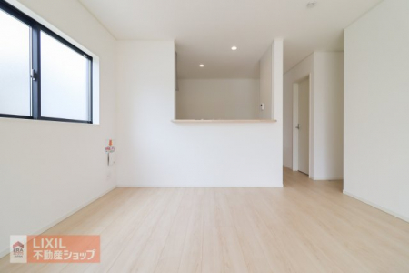 �@�y�_�C�j���O�z���n�����ʐ^�B�Ƒ��ł��낰��_�C�j���O�ł��B�Ζʎ��L�b�`���ł��H���̏��������Ȃ��炲�Ƒ��Ƃ̉�b���y���߂܂��B