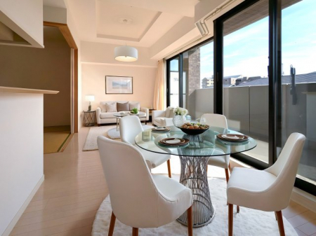 ���r���O�@�{�摜��CG�쐬�ׁ̈A���ۂɌ��n�ɉƋ�͒u����Ă���܂���B�܂����i�ɉƋ�͊܂܂�Ă���܂��� 