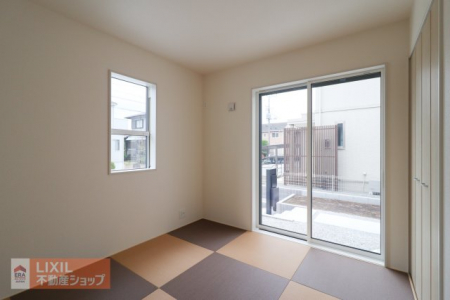 ���̑����ρ@�y�a���z���n�����ʐ^�B������肭�났�X�y�[�X�B�t���[�����O�̐F�����Ɠ���ރu���E�����̃V�X�e������s���͗l���Ɏd�グ�܂����B