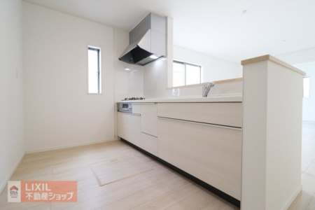 �L�b�`���@�y�L�b�`���z�Ζʎ��L�b�`���J�E���^�[�ł��q�l�̗l�q�����Ȃ��痿�����o���܂��B�X���C�h���[�ő傫�Ȓ����������N���N���[��