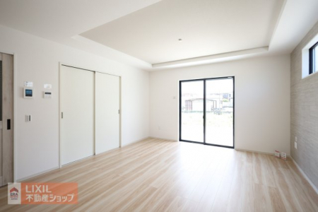 �@�y�_�C�j���O�z���n�����ʐ^�B�Ƒ��ł��낰��_�C�j���O�ł��B�Ζʎ��L�b�`���ł��H���̏��������Ȃ��炲�Ƒ��Ƃ̉�b���y���߂܂��B