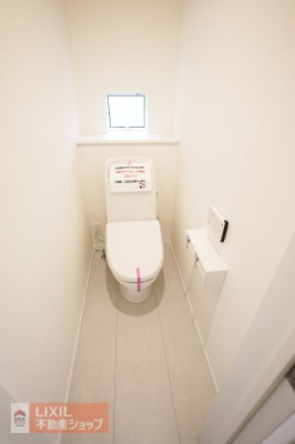 �g�C���@�y�g�C���z���n�����ʐ^�B�������g�[�֍��t���B���������Ă���̌��Ɗ��C���ł���悤�ɂȂ��Ă��܂��B�Q�K�ɂ��g�C�����������܂��B