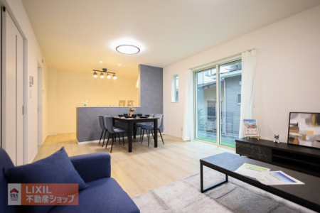 �@�y���r���O�_�C�j���O�z�Ƒ��c���̋�Ԃ͑傫�����Ŗ��邭���ʂ��̗ǂ����K�ȋ�ԂƂȂ��Ă��܂��B