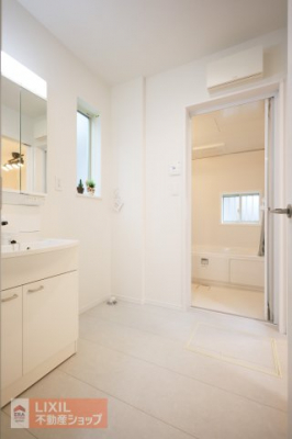 �@�y�E�ߏ��z���n�����ʐ^�B���ʒE�ߏ��͂������Ƃ����X�y�[�X�Ŏg���₷���A�����A���C�p�̏������t���Ă��܂��B