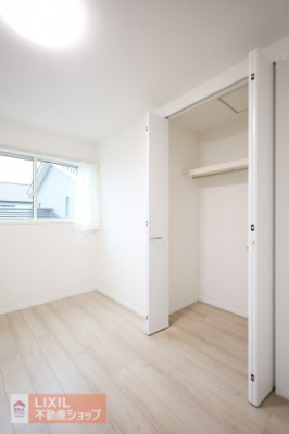 ���[�@�y���[�z���s���̂���傫�ȃN���[�[�b�g�ɂ́A��������̈ߕ��̂ق��A�ߑ��P�[�X��o�b�O�E�X�[�c�P�[�X�Ȃǂ������Ղ���[�ł��܂�