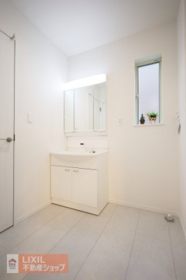 ���ʑ�E���ʏ��@�y�����O�ʉ��ϑ�z�O�ʋ��Ō���������̂Őg�����Ȃ݂̓o�b�`���ł��B���̗��͎��[�ƂȂ��Ă�����ʑ�܂����X�b�L�����܂��B�V�����[���������Ă�������₨�|���ɕ֗��ł��B