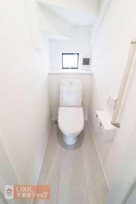 �g�C���@�y�g�C���z���n�����ʐ^�B�������g�[�֍��t���B���������Ă���̌��Ɗ��C���ł���悤�ɂȂ��Ă��܂��B�Q�K�ɂ��g�C�����������܂��B