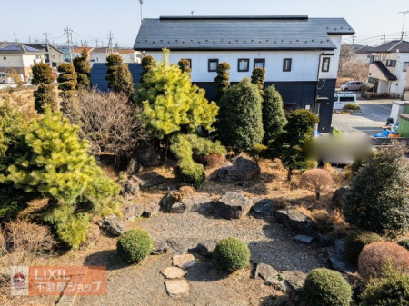 ���̑��@�~�n�̑唼�͓��{�뉀���L�����Ă���A�l�G�܁X�̕\�������ނ��Ƃ��ł��܂��B