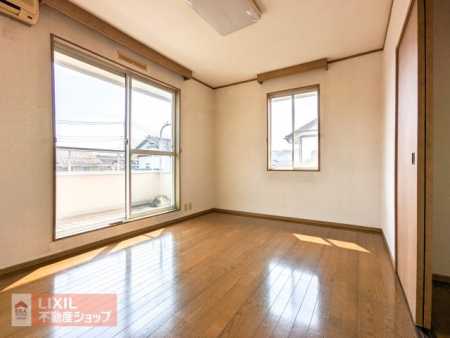 ���̑����ρ@2�ʍ̌��̖��邢�m���ł���N���[�[�b�g����������t���Ă��܂��I