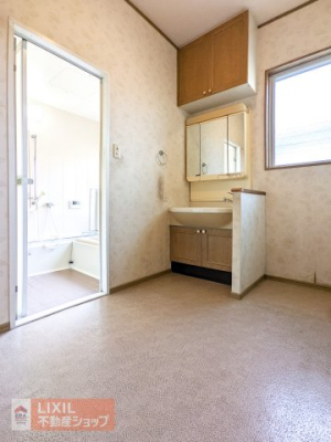 �@�L�X�Ƃ����E�߃X�y�[�X�ł����傫�ȑ����t���Ă���A���C����������ł��܂��I