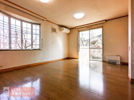 ���r���O�@��16���̃��r���O�ł��I�������ȃ��E���h�`��̏o������́A�����̌i�F�����n���܂���