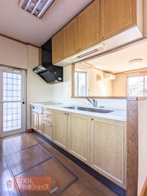 �L�b�`���@��ƃX�y�[�X����������m�ۂ��ꂽ�g������̗ǂ��L�b�`���ł��􏟎��������A�S�~�o�����ɕ֗��ł���