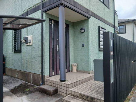 �@�y�G���g�����X�^���n�ʐ^�z�������Ƃ������ցB�����t���̃|�[�`���̗p���āA�J�̓��ɔz�����Ă��܂��B