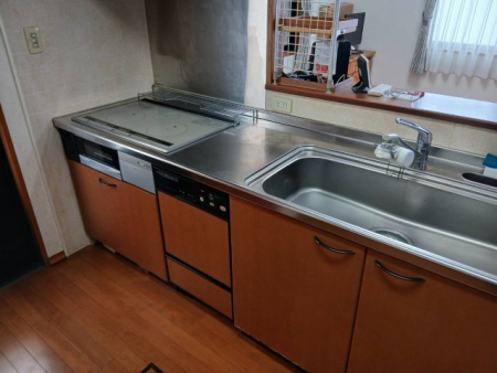 �L�b�`���@�y�L�b�`���^���n�ʐ^�z�Ζʎ��L�b�`���ŉ�b���e�݂����ł��B�֗��ȐH��@���ݒu����Ă��܂��B