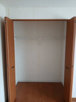 ���[�@�y���[�^���n�����ʐ^�z���s�̂���N���[�[�b�g�������ɂ��Ă��܂��B���[���b�N�Ȃǂ�u���̂������ł��B