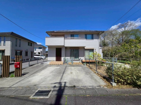 ���n�O�ώʐ^�@��ɉf���锒���^�C���O�ǂ̓@��B�p�i�z�[���{�H�Ȃ�ł͂̋C�i�ƁA�������ȐԂ��|�X�g���ڂ������������̊O�\�f�U�C�������͂ł��B