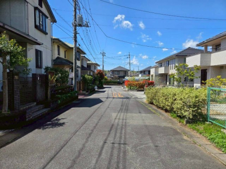 ���̑��@��Ƃ肠�镝���̑O�ʓ��H�B���ʂ����ǂ��A���Ԃ̏o������◣�����X���[�Y�ɍs���܂��B�^�]�����ȕ���A�傫�߂̂��Ԃ��������̕������S�ł��B