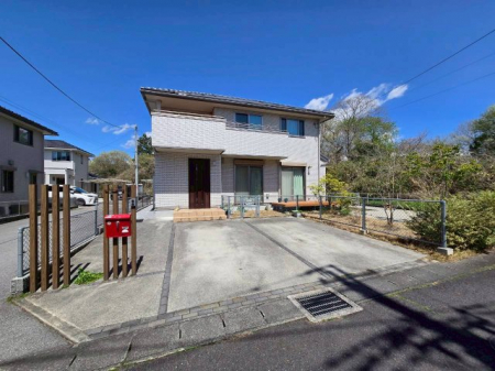 �@�����g�����Ԃ́A�o�����ꂪ�X���[�Y�ȓ쑤�̕���2��X�y�[�X�ցB�L���Ԍ��ɖʂ��Ă��邽�߁A���̖Z�������ԑт��X�g���X�Ȃ��o���ł��܂��B