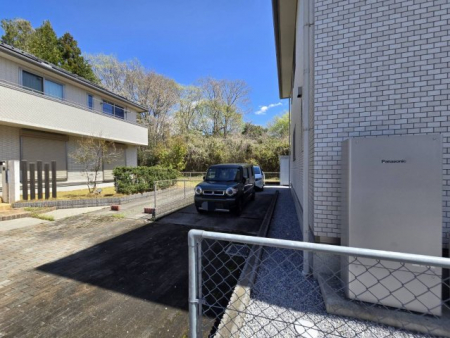 �@�k���ɂ͏c��2�䕪�̃J�[�X�y�[�X���m�ہB�쑤�̕���2��ƍ��킹�āy���v4��z�̒��Ԃ��\�ł��B���q�p��A���q�l�̏����̂��ԗp�Ƃ��Ă��d�󂵂܂��B