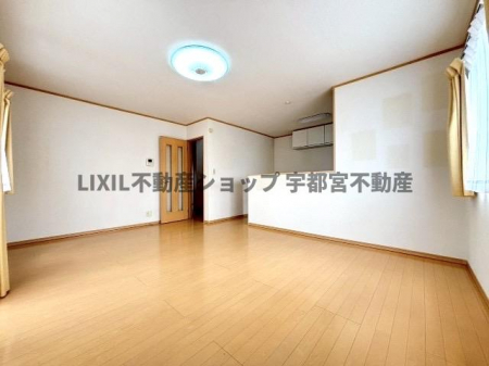 �@�y�_�C�j���O�z���n�����ʐ^�B�Ƒ��ł��낰��_�C�j���O�ł��B�Ζʎ��L�b�`���ł��H���̏��������Ȃ��炲�Ƒ��Ƃ̉�b���y���߂܂��B