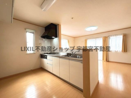 �L�b�`���@�y�L�b�`���z�Ζʎ��L�b�`���J�E���^�[�ł��q�l�̗l�q�����Ȃ��痿�����o���܂��B���邢�̌��̓���L�b�`���ɂ͒݌˒I���[�t�悵