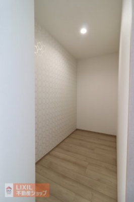 ���[�@�y���[�z���n�����ʐ^�B�L�b�`�����L�߂̃p���g���[�ł��B