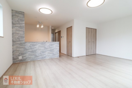 �@�y�_�C�j���O�z���n�����ʐ^�B�Ƒ��ł��낰��_�C�j���O�ł��B�Ζʎ��L�b�`���ł��H���̏��������Ȃ��炲�Ƒ��Ƃ̉�b���y���߂܂��B