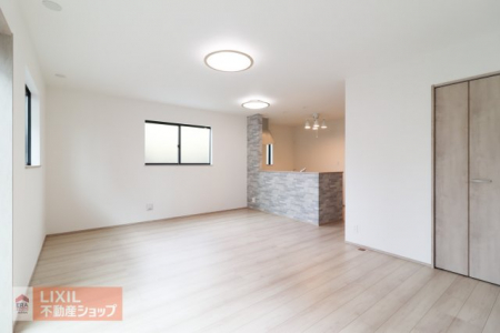 ���r���O�@�y���r���O�z���邢�������̓���20.87���̃��r���O�͉Ƒ��c���̏ꏊ�ɂ͍œK�ł��B���r���O�̂ǂ��ɂ��Ă��L�b�`���ɂ��邲�Ƒ��Ƃ����b�����ł��܂��B�Ƌ�������Ă���Ƃ肪����L���ł��B