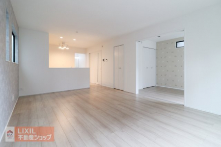 �@�y�_�C�j���O�z���n�����ʐ^�B�Ƒ��ł��낰��_�C�j���O�ł��B�Ζʎ��L�b�`���ł��H���̏��������Ȃ��炲�Ƒ��Ƃ̉�b���y���߂܂��B