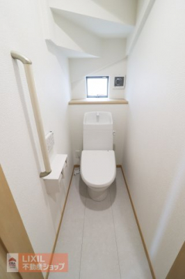 �g�C���@�y�g�C���z���n�����ʐ^�B�������g�[�֍��t���B���������Ă���̌��Ɗ��C���ł���悤�ɂȂ��Ă��܂��B�Q�K�ɂ��g�C�����������܂��B