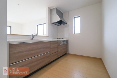 �L�b�`���@�y�L�b�`���z�Ζʎ��L�b�`���J�E���^�[�ł��q�l�̗l�q�����Ȃ��痿�����o���܂��B�X���C�h���[�ő傫�Ȓ����������N���N���[��